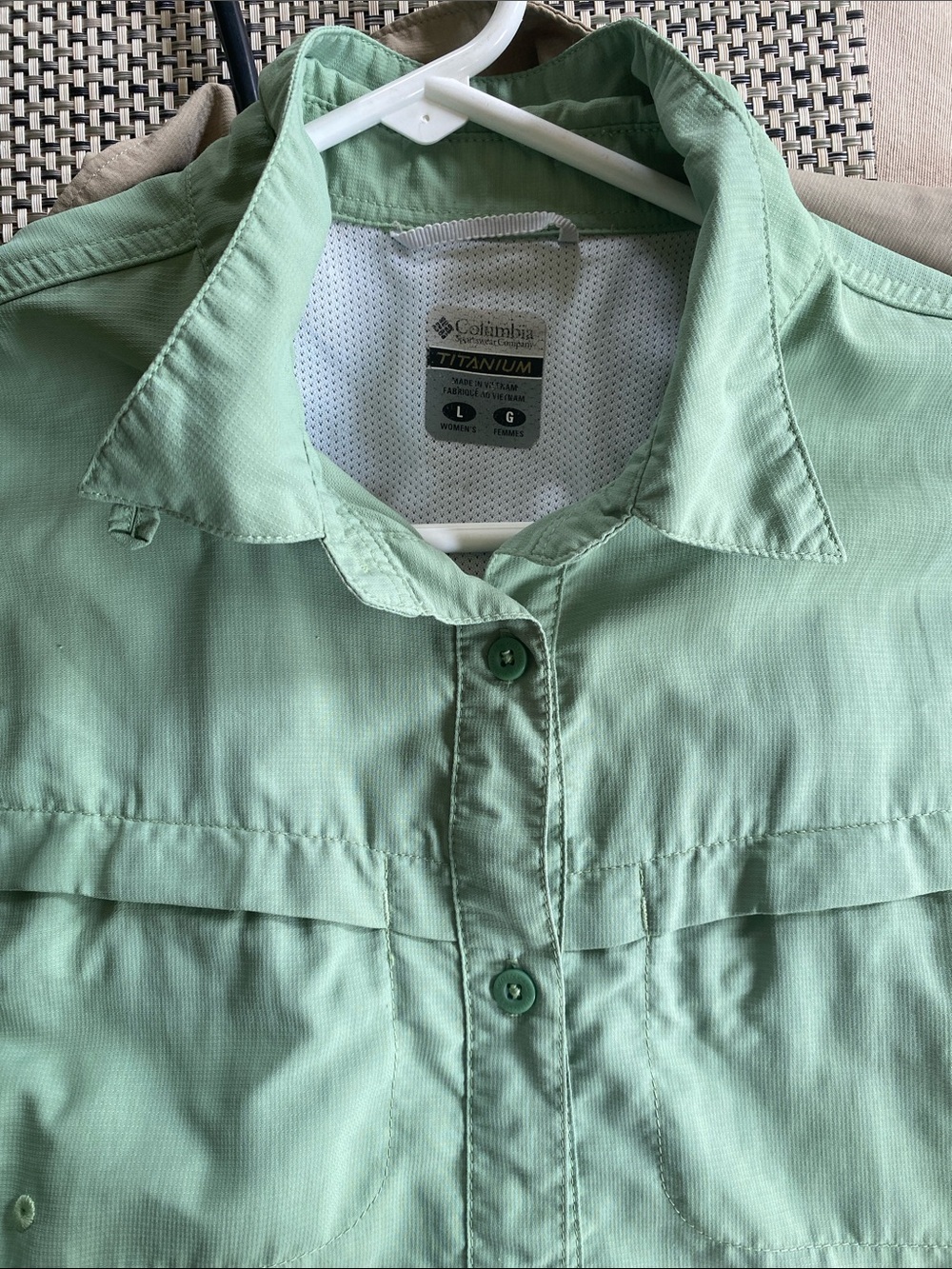 Columbia Womens Light Sage Green Outdoor Shirt  - L